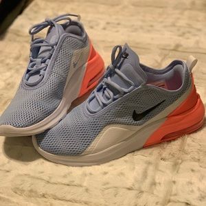 Women’s Nike air max motion 2